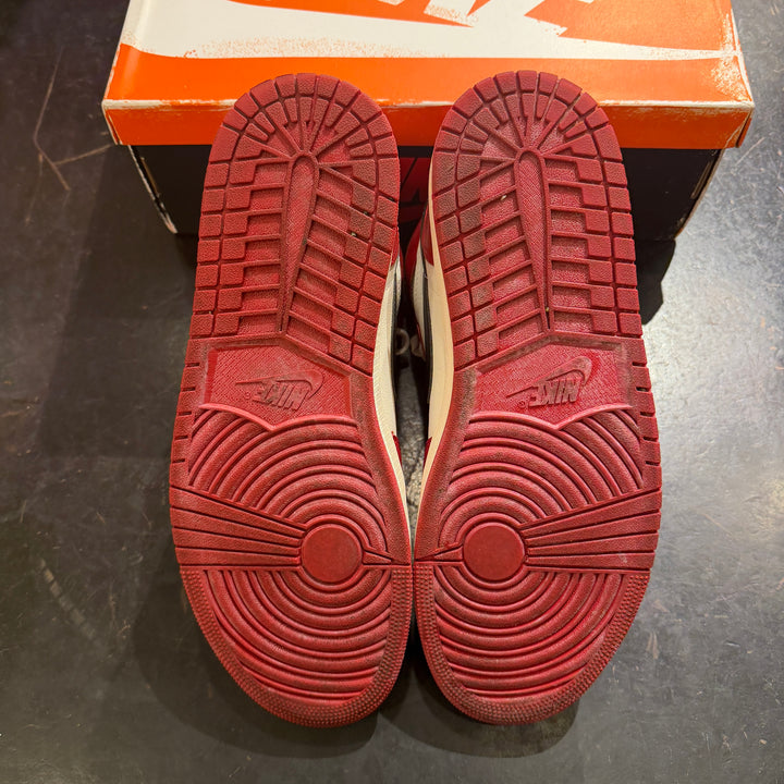 Jordan 1 Retro High OG Chicago Lost and Found (PREOWNED)