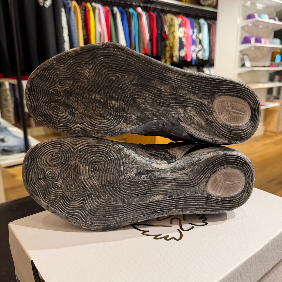 Nike Kobe 9 EM Low Protro Mambacita (PREOWNED)