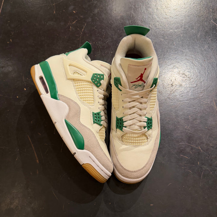 Jordan 4 Retro SB Pine Green (PREOWNED)