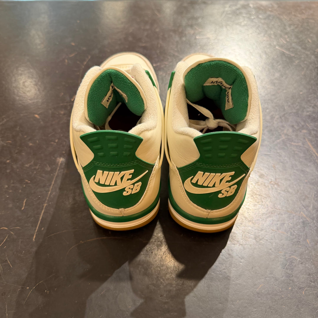 Jordan 4 Retro SB Pine Green (PREOWNED)