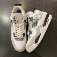 Jordan 4 Retro Military Black (PREOWNED)