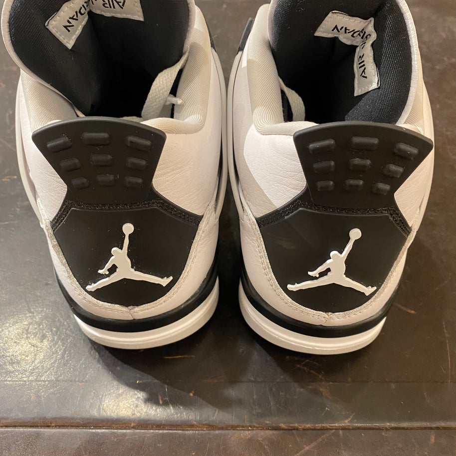 Jordan 4 Retro Military Black (PREOWNED)