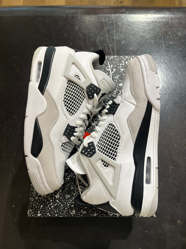 Jordan 4 Military Black (PREOWNED)