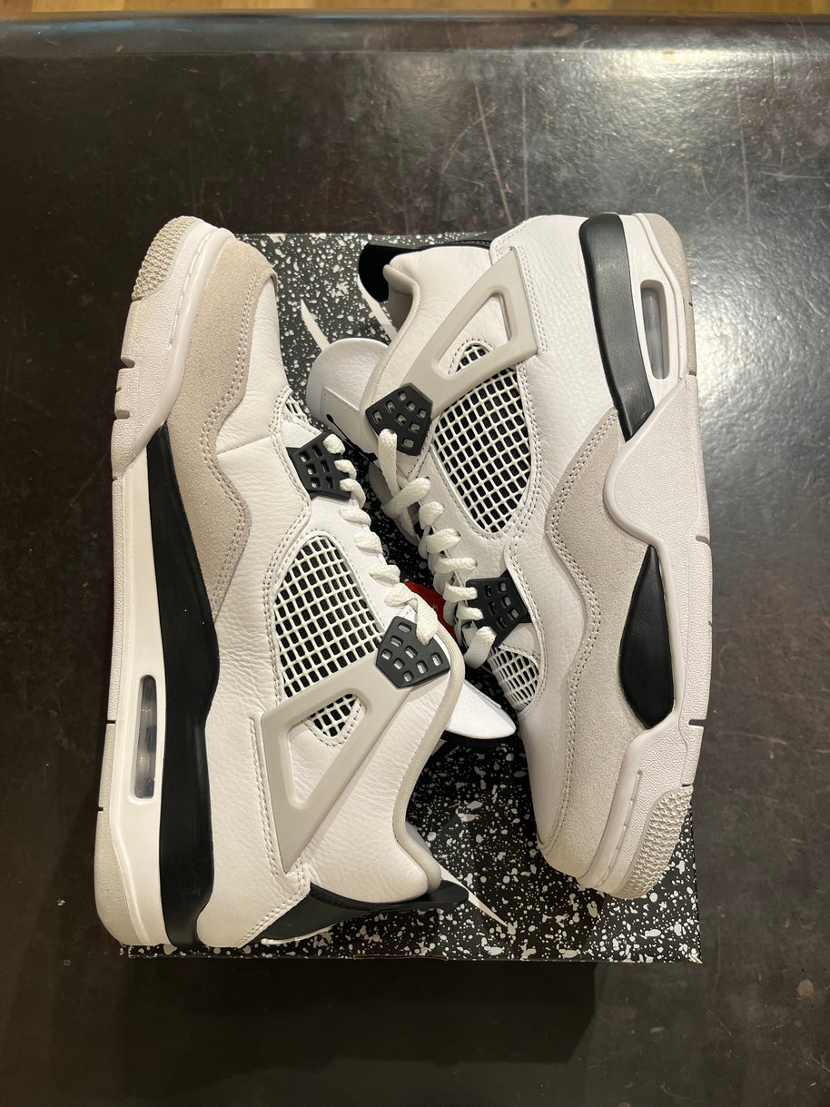 Jordan 4 Military Black (PREOWNED)