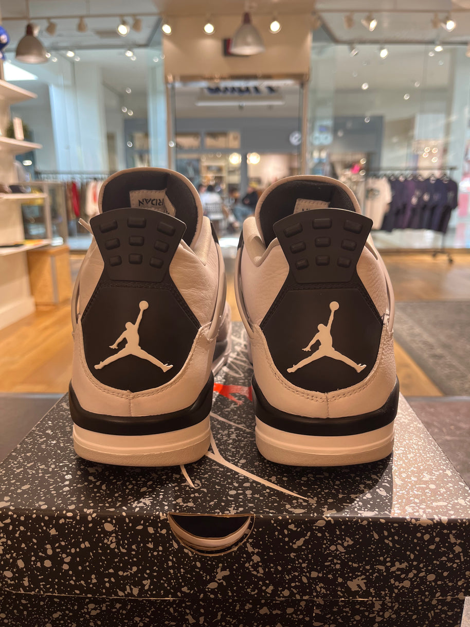 Jordan 4 Military Black (PREOWNED)