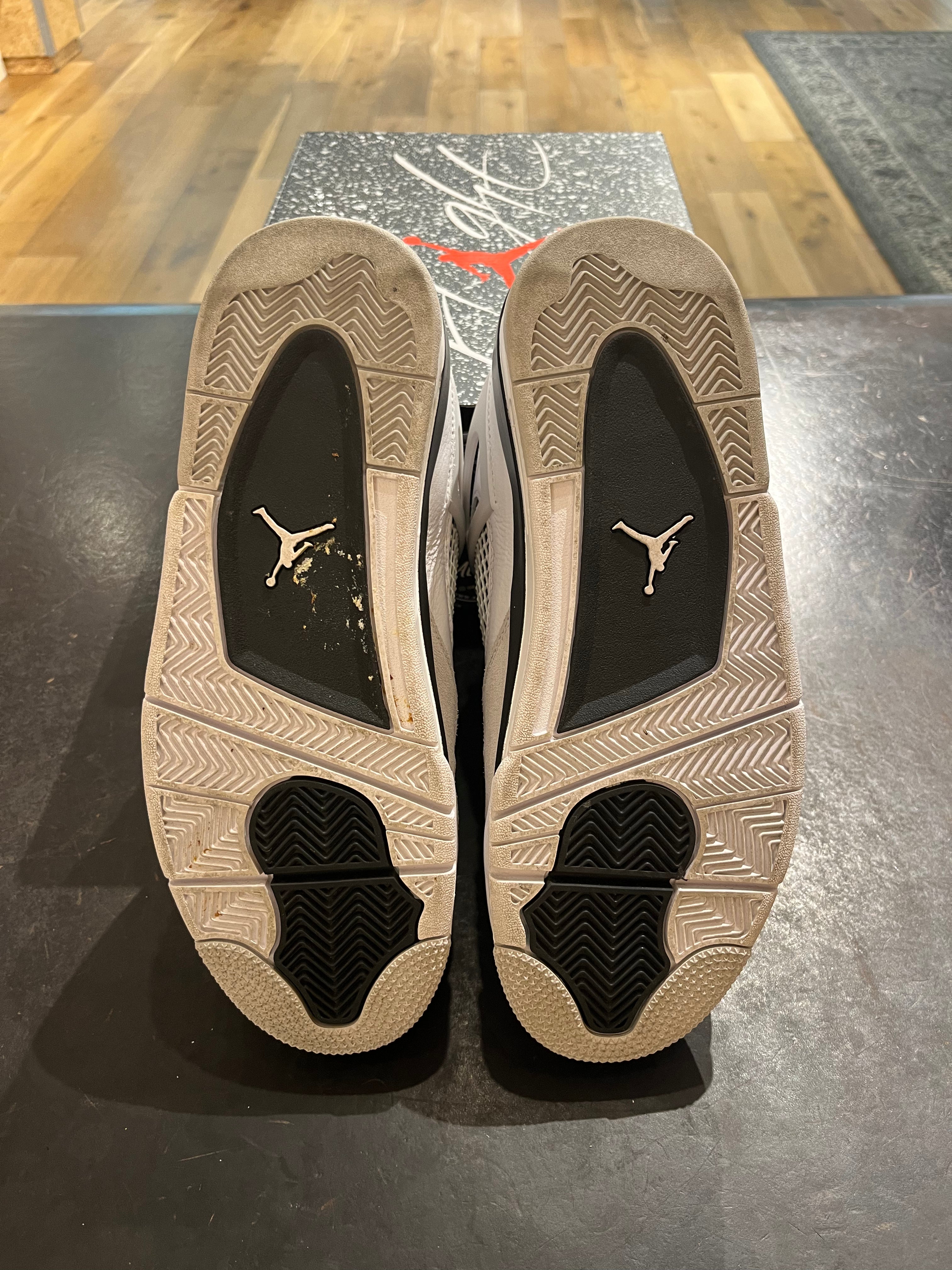 Jordan 4 Military Black (PREOWNED)